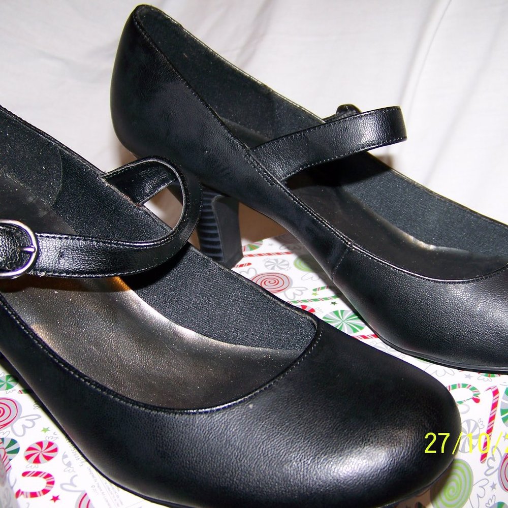 Lower East Side Mary Jane Pumps, Size 10, Black